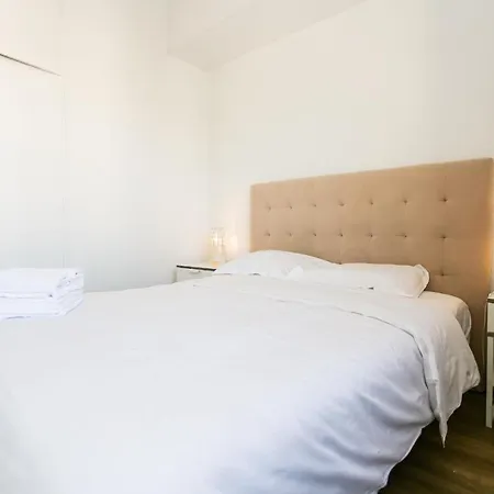 Upper Marais & -