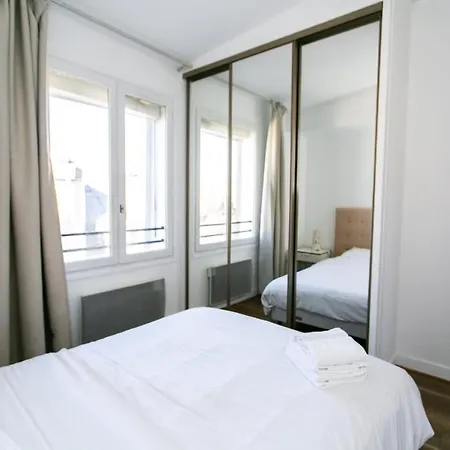 Upper Marais & -